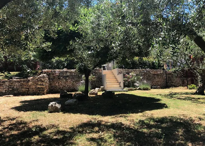 Pretty Little Thing Called Biska *