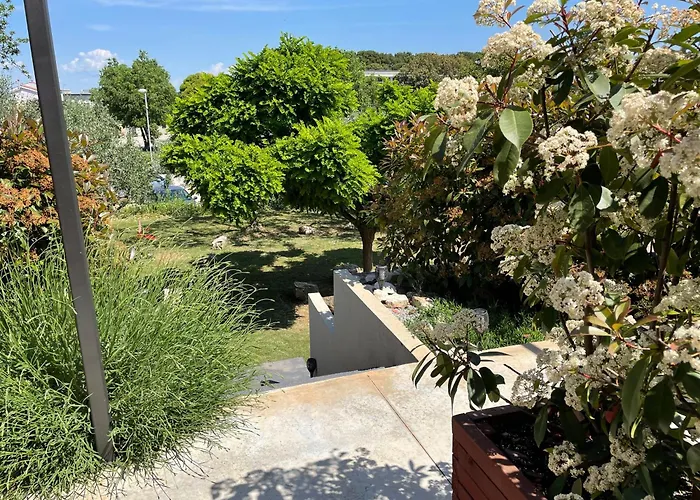 Pretty Little Thing Called Biska *