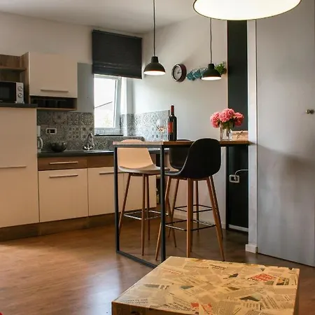 公寓 Pretty Little Thing Called Biska 普拉