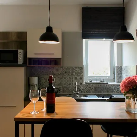 Pretty Little Thing Called Biska