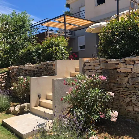 公寓 Pretty Little Thing Called Biska 普拉