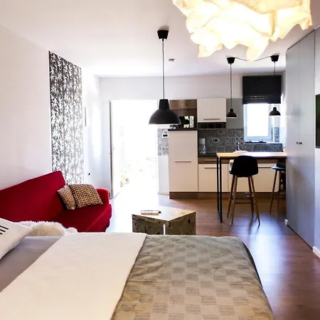 Pretty Little Thing Called Biska プーラ