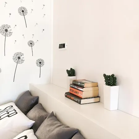 Pretty Little Thing Called Biska *